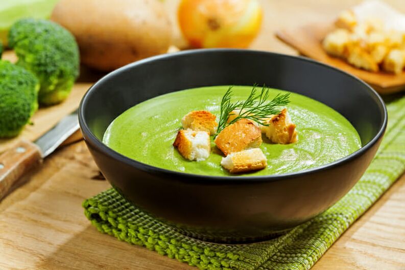 Broccoli soup cream in the diet menu for weight loss